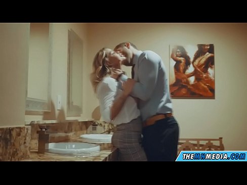 ❤️ Gava ku blondeyek busty we di nav hewşek gelemperî de dixapîne ❤❌ Super porno li ku.redgast4asset.ru